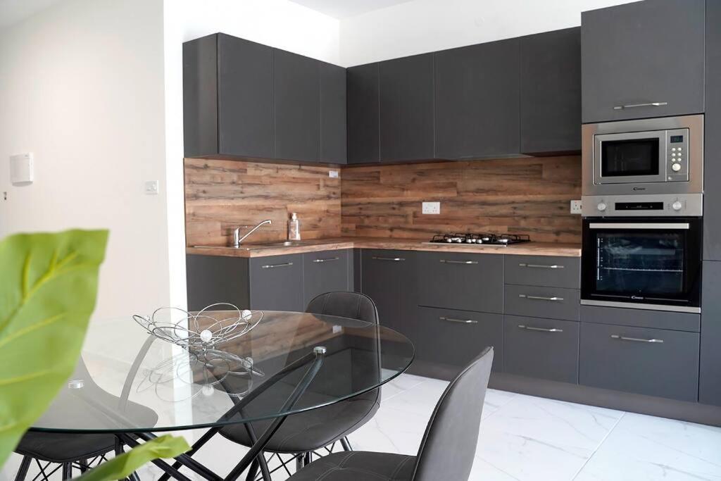 Luxurious Apartment Next To The Sea Gzira Экстерьер фото